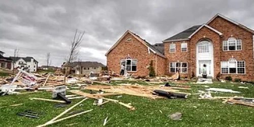 800px-Tornado_Damage,_Illinois_1_jfif